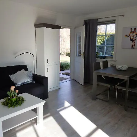 Apartement Unter Reet Mit Terrasse -